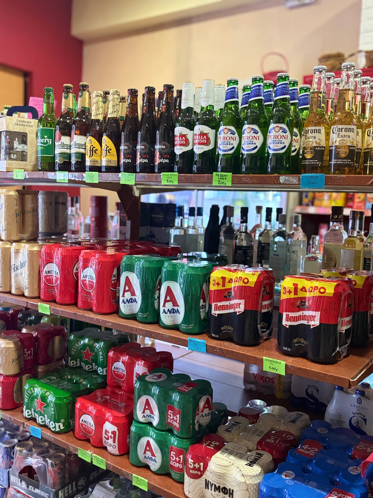 Ποικιλία μπυρών — Pilsner Urquell, Septem, Άλφα, Άμστελ, Heineken, Henninger